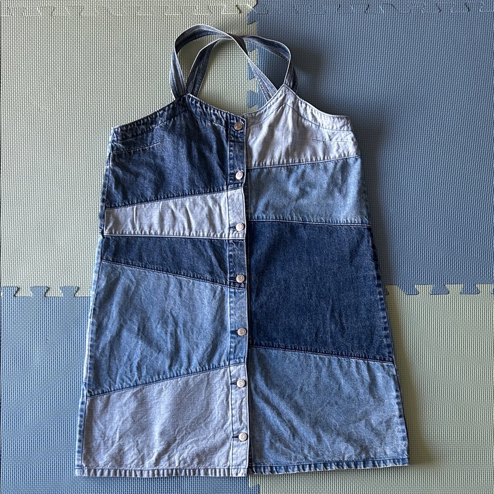 GAP Sleeveless Patchwork Denim Midi Dress in Light and Medium Blue - Picture 3 of 10